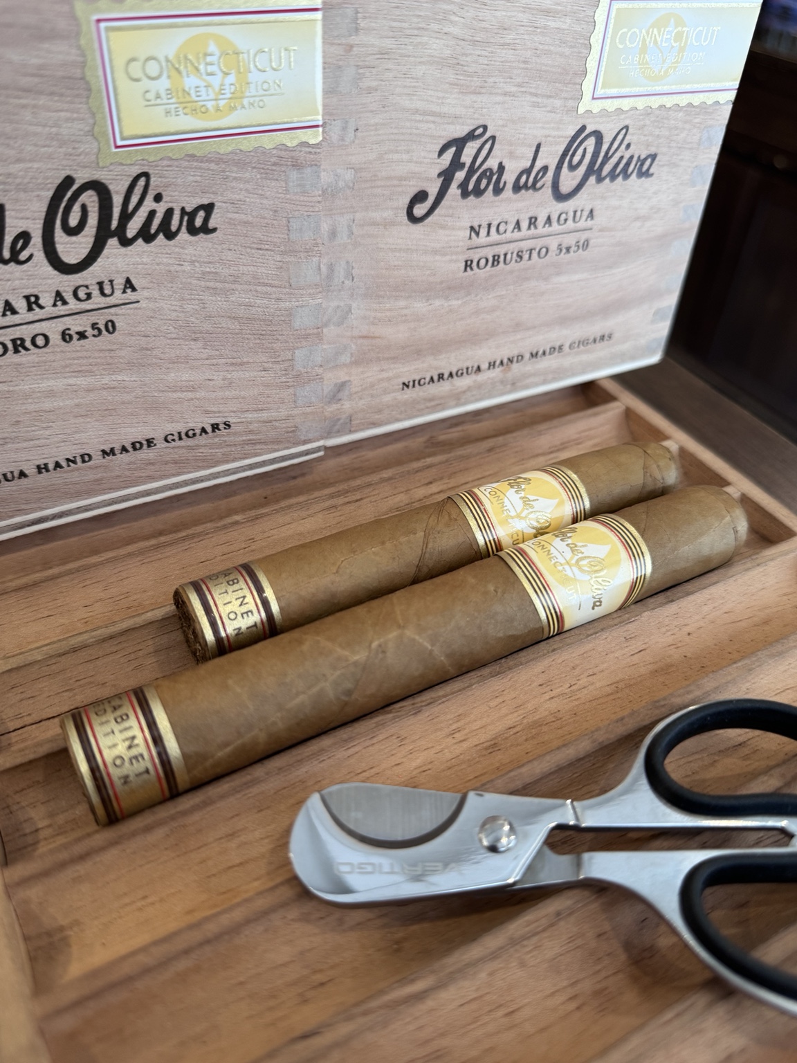 Oliva Flor de Oliva Connecticut Cabinet Edition Robusto 실제 제품 사진