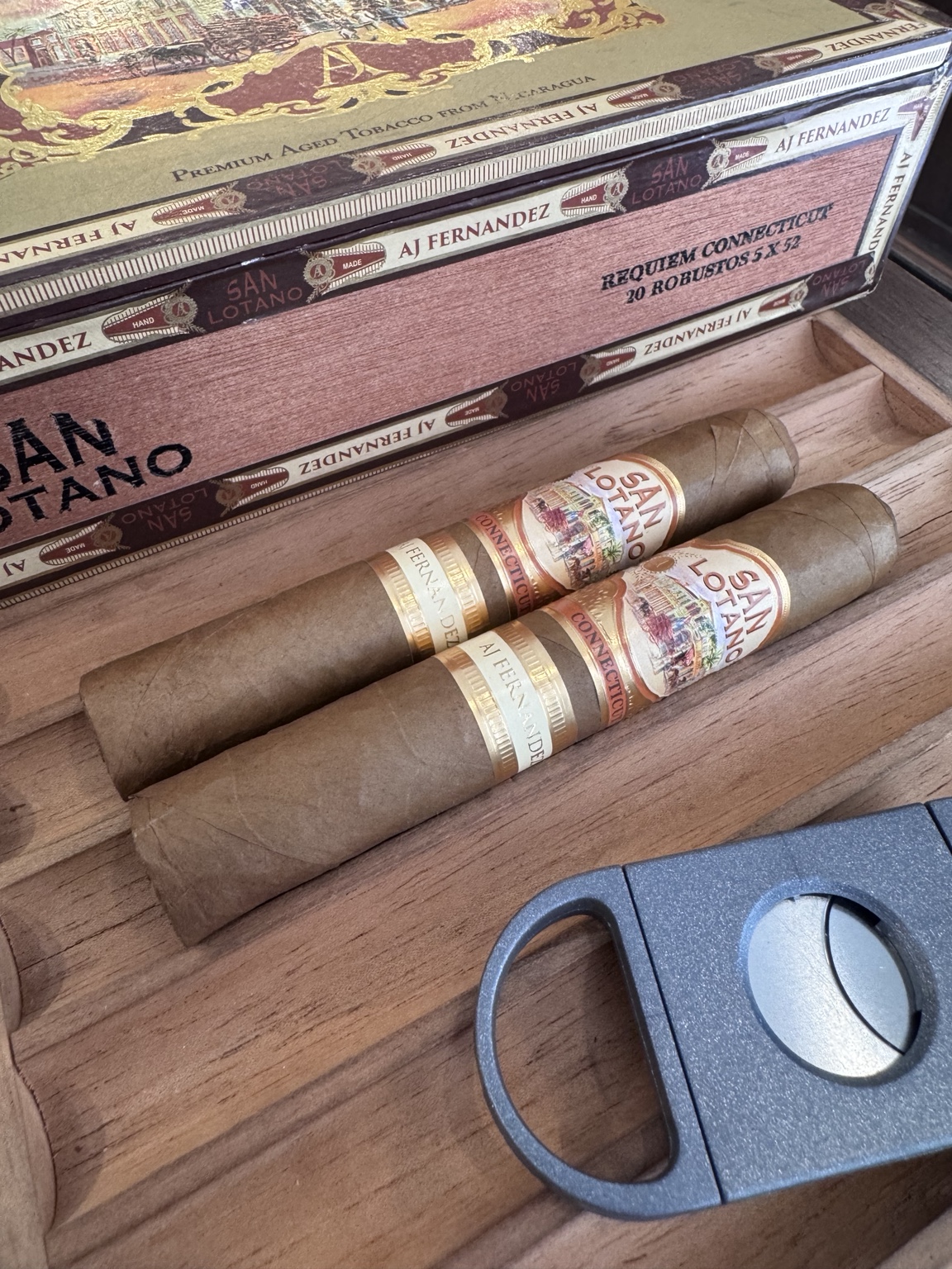 AJ Fernandez San Lotano Requiem Connecticut Robusto 실제 제품 사진